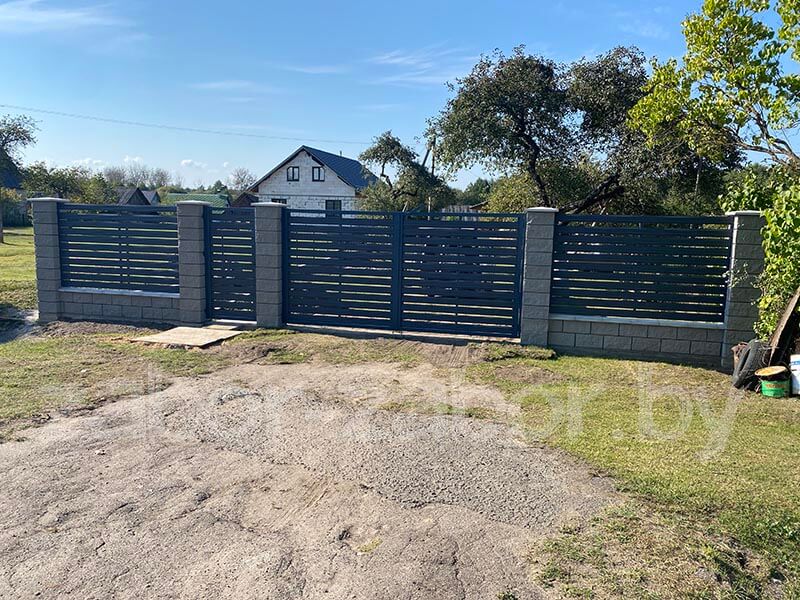 Фото ворот скалиткой из горизонтального евроштакетника